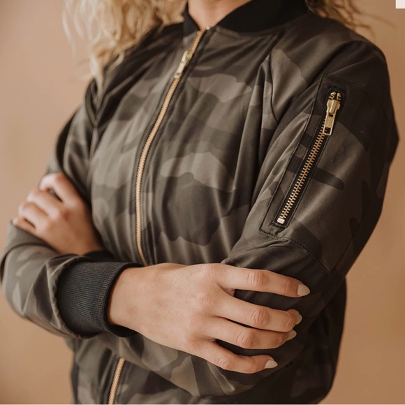 Albion Women's Green Camouflage Bomber Jacket - Picture 5 of 15